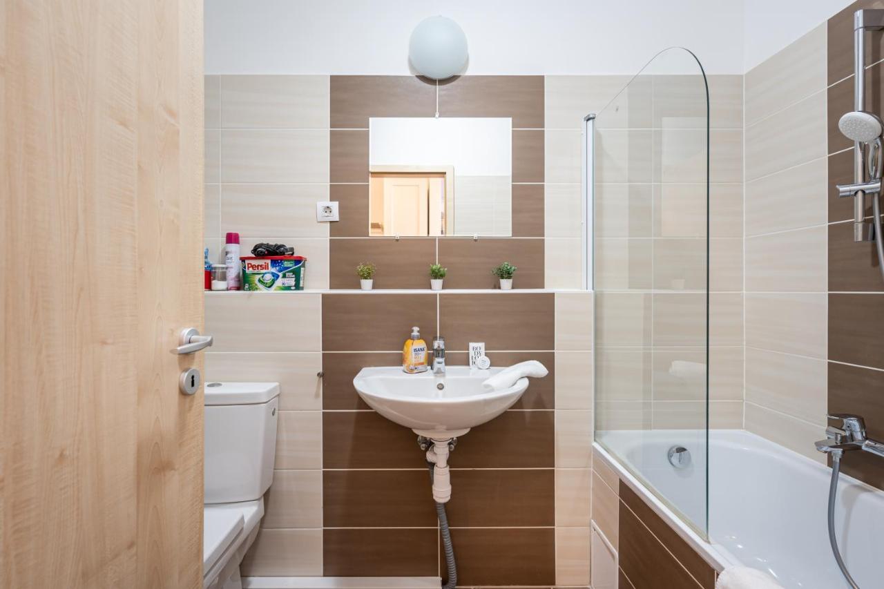 City Center Corvin Suite Apartment Budapeste Exterior foto